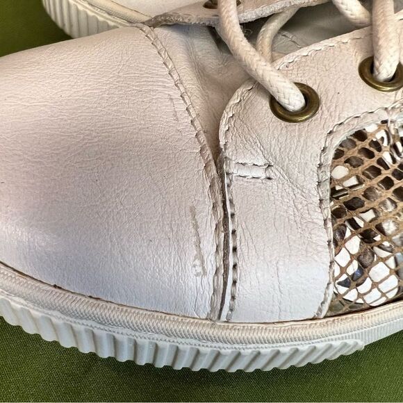 Born leather sneakers 🌺 great used condition 🖤 size 7 - Picture 4 of 6